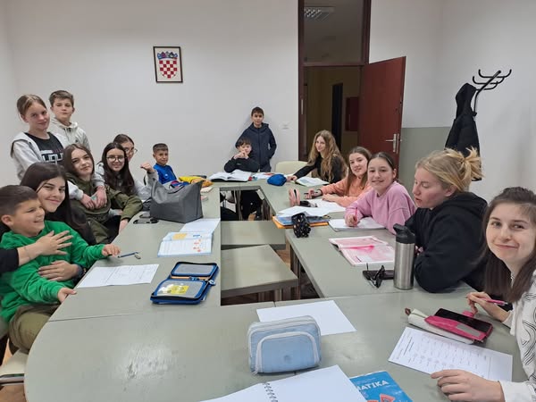 AKTIVNOSTI UDRUGE DYXY: PODRŠKA DJECI I MLADIMA