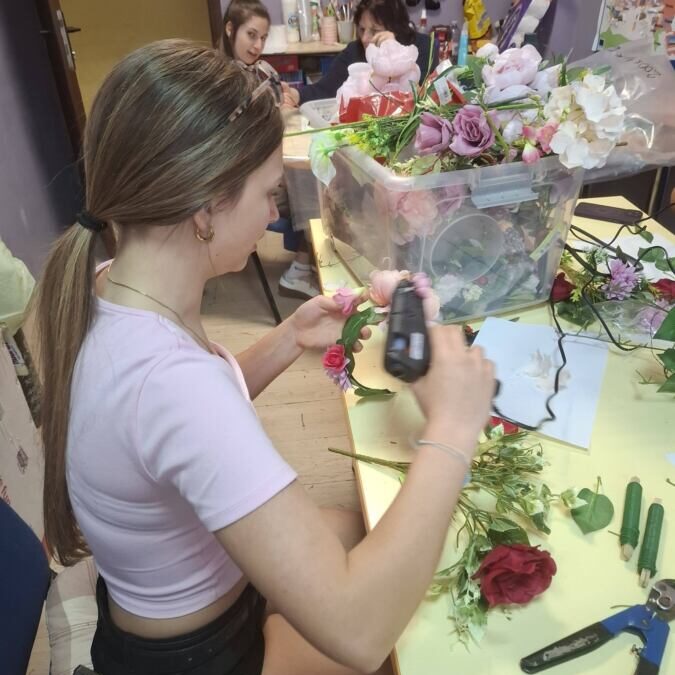 Cvjetni vjenčići, kreativnost i prijateljstvo bez granica
